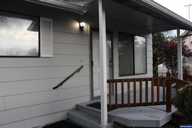 1444 Umpqua Ct, Woodburn, OR 97071