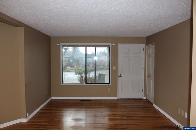 1444 Umpqua Ct, Woodburn, OR 97071