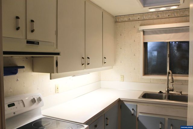 1444 Umpqua Ct, Woodburn, OR 97071