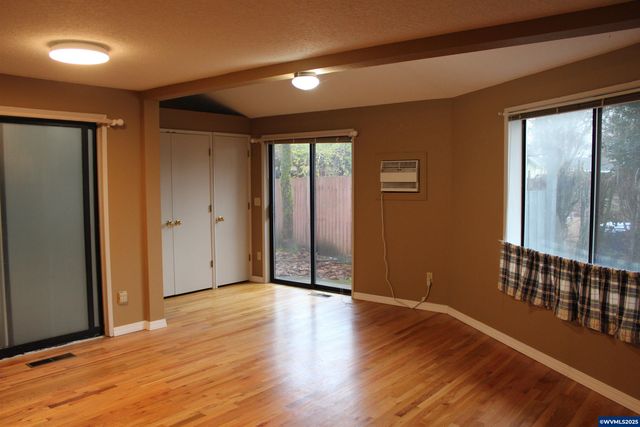 1444 Umpqua Ct, Woodburn, OR 97071