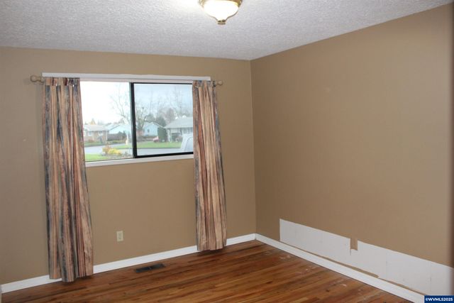 1444 Umpqua Ct, Woodburn, OR 97071