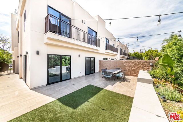 18723 Redwing Street, Tarzana (los Angeles), CA 91356