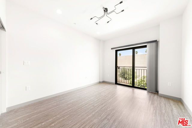 18723 Redwing Street, Tarzana (los Angeles), CA 91356