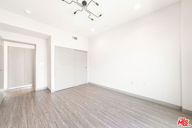 18723 Redwing Street, Tarzana (los Angeles), CA 91356