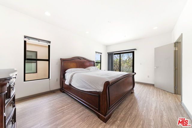 18723 Redwing Street, Tarzana (los Angeles), CA 91356