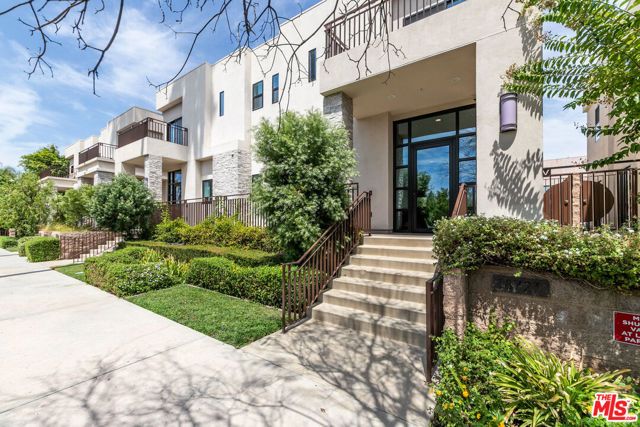 18723 Redwing Street, Tarzana (los Angeles), CA 91356
