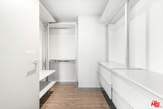 18723 Redwing Street, Tarzana (los Angeles), CA 91356