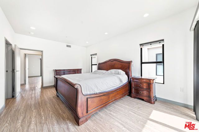 18723 Redwing Street, Tarzana (los Angeles), CA 91356