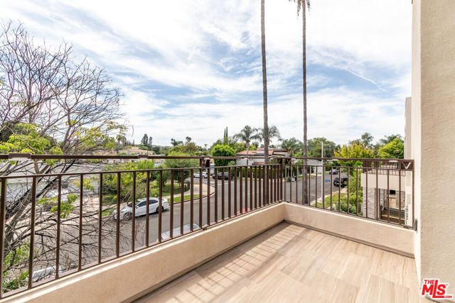 18723 Redwing Street, Tarzana (los Angeles), CA 91356
