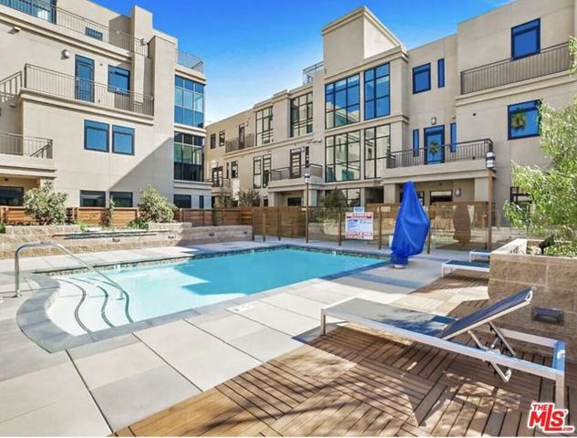 18723 Redwing Street, Tarzana (los Angeles), CA 91356