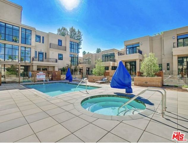 18723 Redwing Street, Tarzana (los Angeles), CA 91356