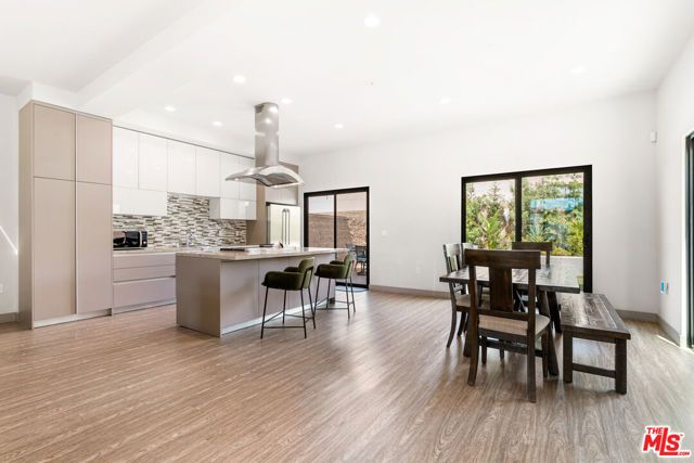 18723 Redwing Street, Tarzana (los Angeles), CA 91356