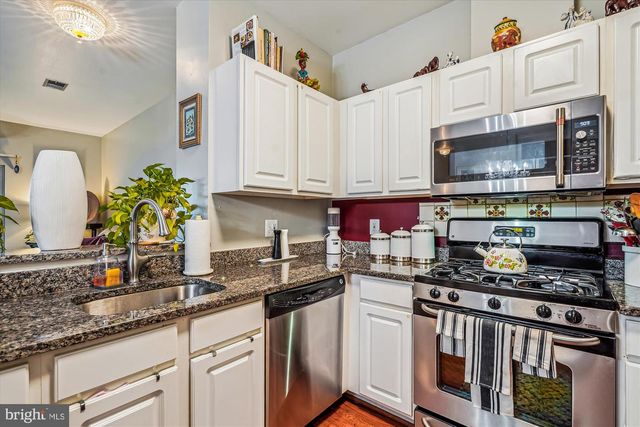 4129 FOUNTAINSIDE LN #202, Fairfax, VA 22030