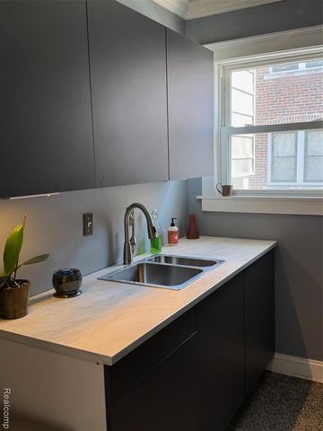 520 E 11 Mile Road, Royal Oak, MI 48067