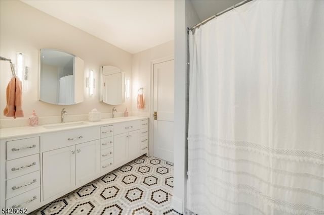 17 Spencer Dr, Morris Twp., NJ 07960