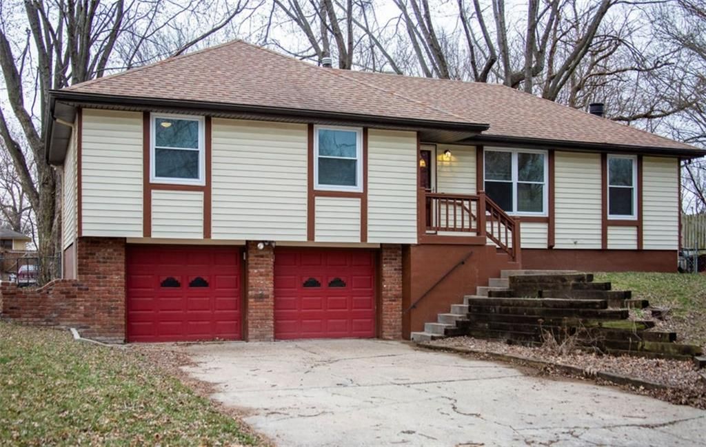 2107 S Park Avenue, Oak Grove, MO 64075 — exterior