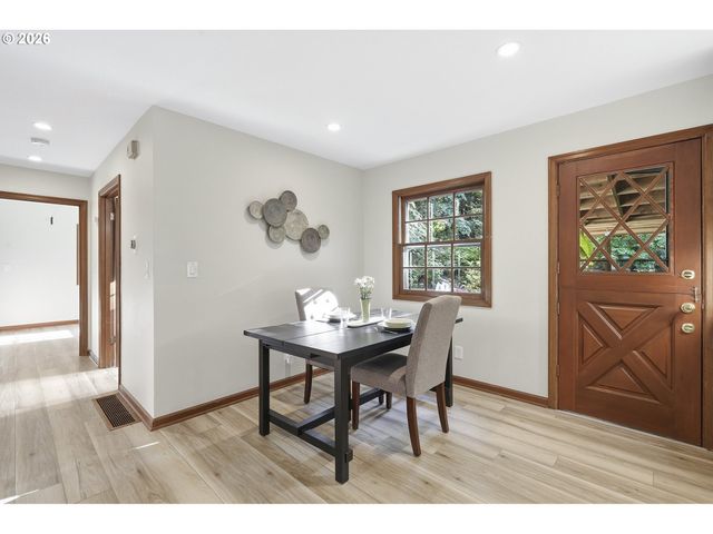 628 S PALATINE HILL Rd, Portland, OR 97219