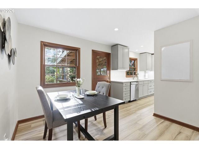 628 S PALATINE HILL Rd, Portland, OR 97219