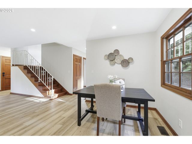 628 S PALATINE HILL Rd, Portland, OR 97219