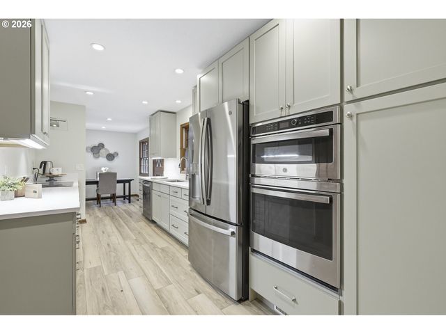 628 S PALATINE HILL Rd, Portland, OR 97219