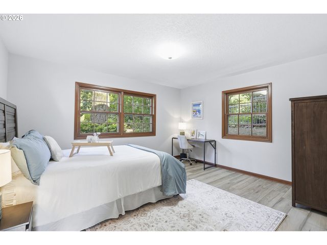 628 S PALATINE HILL Rd, Portland, OR 97219