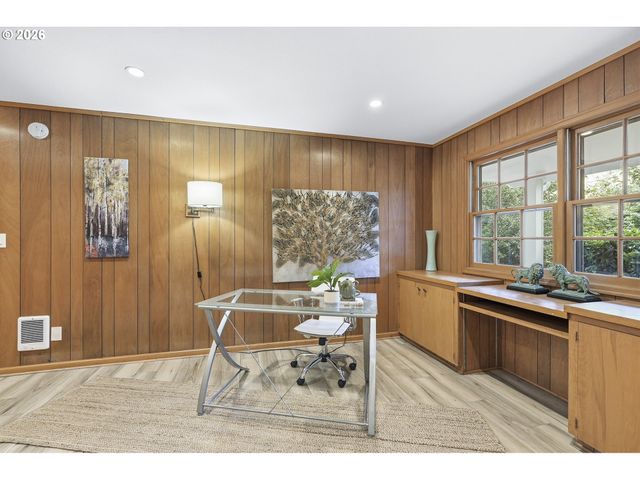 628 S PALATINE HILL Rd, Portland, OR 97219