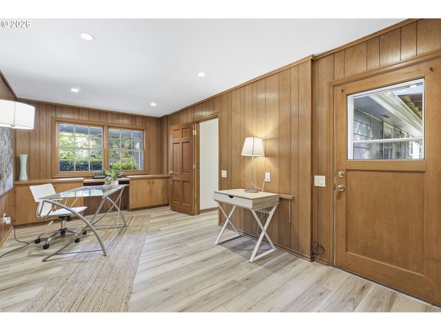 628 S PALATINE HILL Rd, Portland, OR 97219