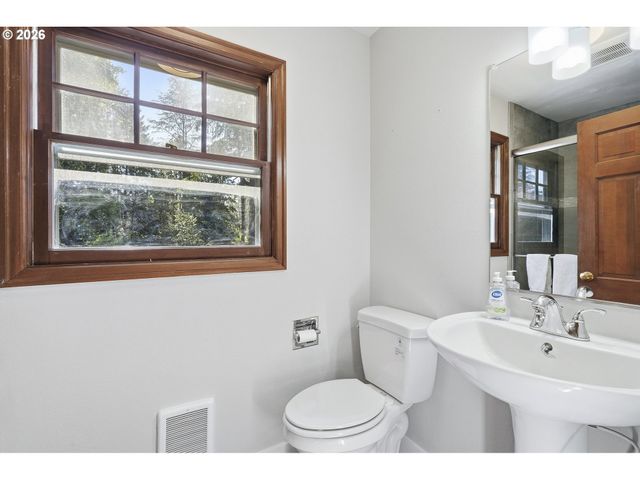 628 S PALATINE HILL Rd, Portland, OR 97219