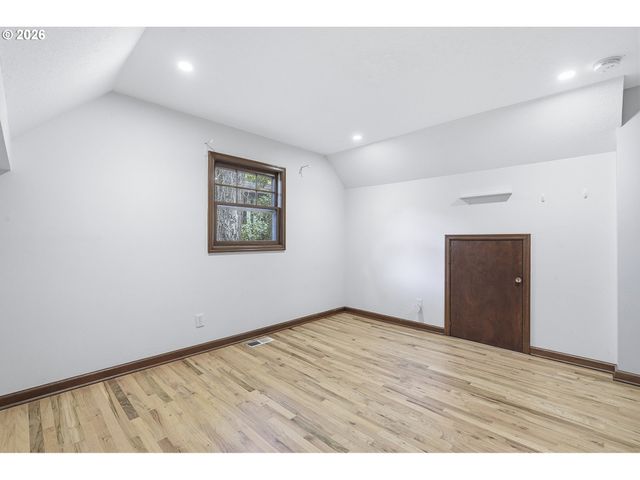 628 S PALATINE HILL Rd, Portland, OR 97219