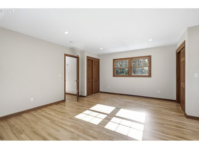 628 S PALATINE HILL Rd, Portland, OR 97219
