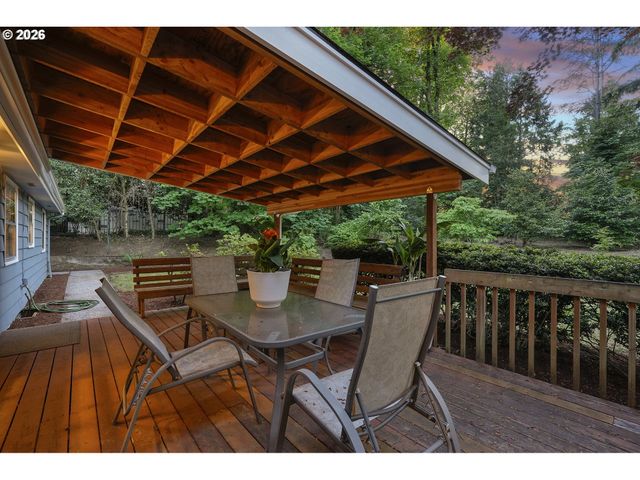 628 S PALATINE HILL Rd, Portland, OR 97219