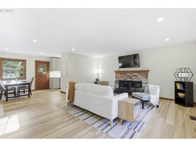 628 S PALATINE HILL Rd, Portland, OR 97219