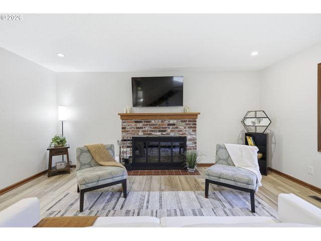 628 S PALATINE HILL Rd, Portland, OR 97219