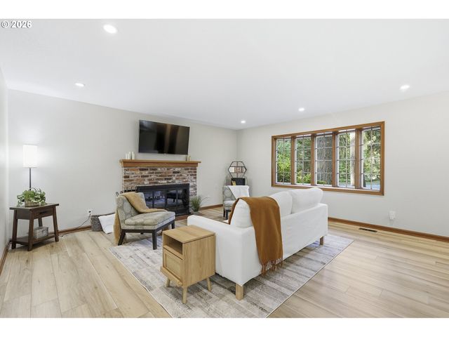 628 S PALATINE HILL Rd, Portland, OR 97219