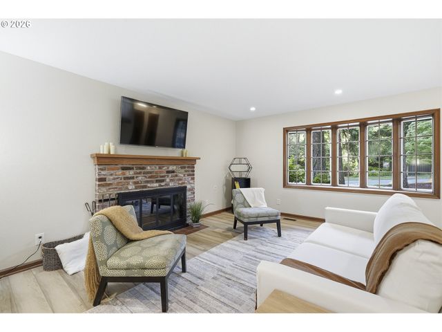 628 S PALATINE HILL Rd, Portland, OR 97219