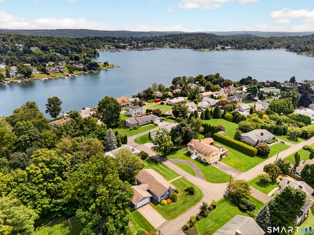 78 Arrowhead Road, Brookfield, CT 06804
