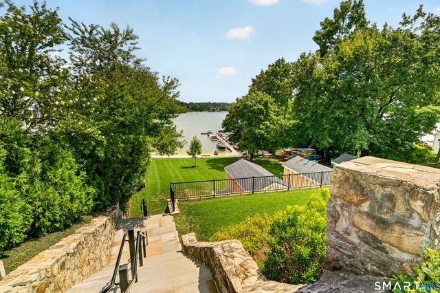 78 Arrowhead Road, Brookfield, CT 06804