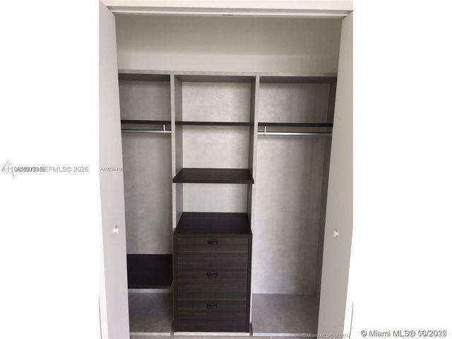 55 SW 9th St 3709, Miami, FL 33130