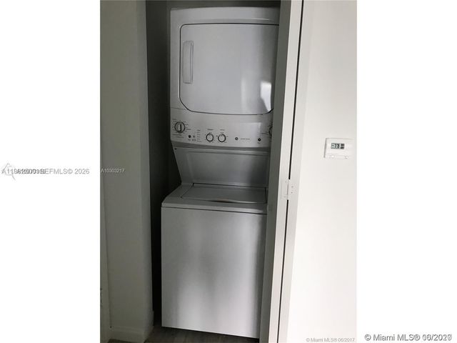 55 SW 9th St 3709, Miami, FL 33130