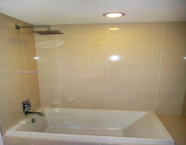 55 SW 9th St 3709, Miami, FL 33130