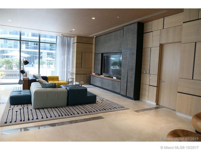 55 SW 9th St 3709, Miami, FL 33130