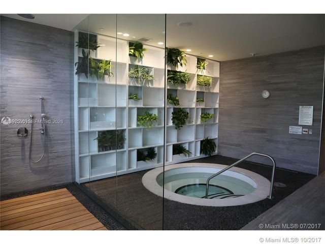 55 SW 9th St 3709, Miami, FL 33130