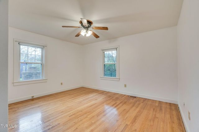 408 Oak Grove Avenue, Greeneville, TN 37745