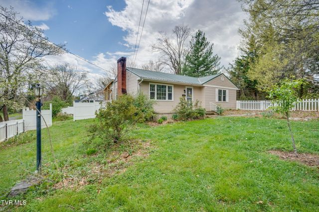 408 Oak Grove Avenue, Greeneville, TN 37745