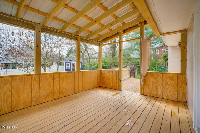 408 Oak Grove Avenue, Greeneville, TN 37745