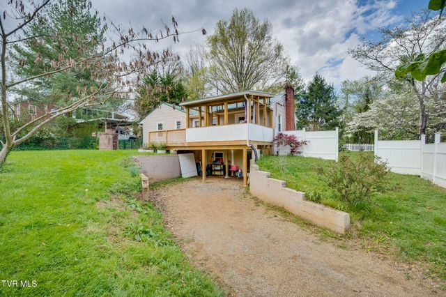 408 Oak Grove Avenue, Greeneville, TN 37745