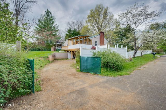 408 Oak Grove Avenue, Greeneville, TN 37745