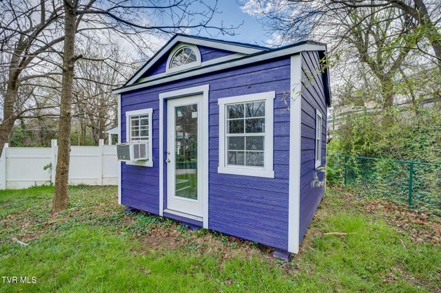 408 Oak Grove Avenue, Greeneville, TN 37745