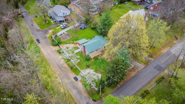 408 Oak Grove Avenue, Greeneville, TN 37745