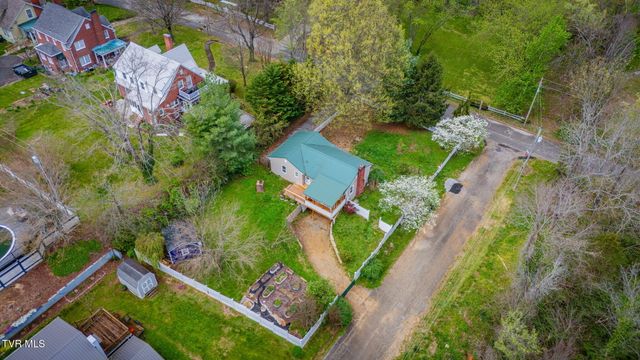 408 Oak Grove Avenue, Greeneville, TN 37745